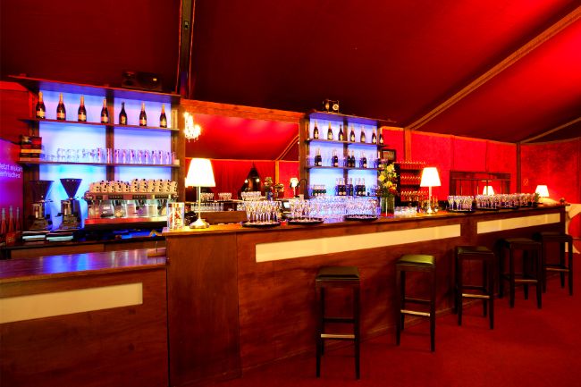 Die Bar im Foyer des Spiegelpalastes.